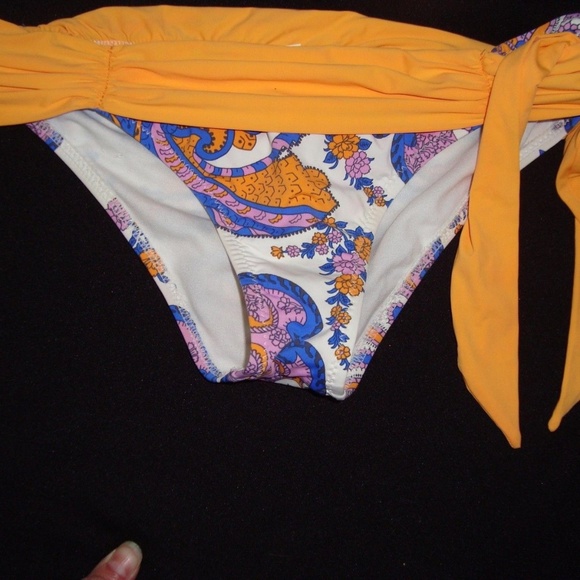 **NWT R Collection Two-Piece Bikini Side - Picture 4 of 4